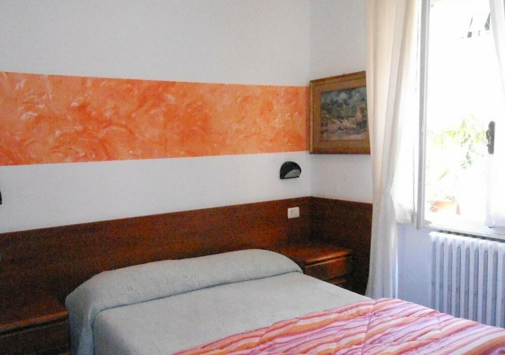 Albergo Villagrande con Ristorante sul lungomare di Varazze