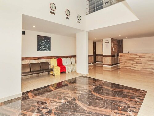 Capital O 24450 Hotel Surabhi, Book Hotel 4-stjernede hoteller i Telangana, 4*