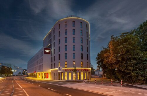 Leonardo Hotel Augsburg, Забронировать Отель Отели Аугсбург с парковкой, рядом с Главный железнодорожный вокзал Аугсбурга, Парковка