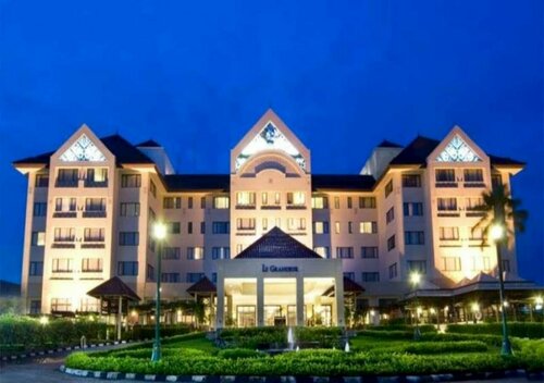 Le Grandeur Balikpapan, Забронировать Отель Отели провинции Восточного Калимантана 3 звезды, 3*