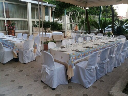 Albergo Little Garden, Rezervați Hotel Hoteluri în Lazio cu parcare, Parcare
