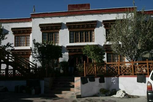 Hotel Lotus, Забронировать Отель Отели Лех с завтраком, рядом с Shanti Stupa, Завтраки