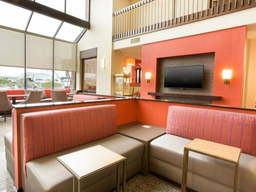 Drury Inn & Suites St. Louis Airport, Reserva ahora Hotel Hoteles en Edmundson con aparcamiento, Aparcamiento