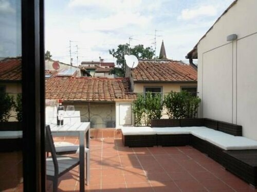 Attic Up On Florence, Забронировать Отель Санта-Мария-Новелла Флоренция, рядом с Рынок Святого Лоренцо