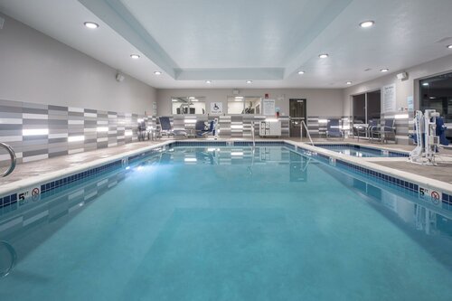 Holiday Inn Express & Suites - Denver NE - Brighton by IHG, Buchen Sie Hotel Brighton Colorado