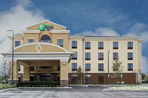 Holiday Inn Express Hotel & Suites Orlando East-UCF Area by IHG, Book Hotel Hoteller i Kissimmee med pool, Swimmingpool