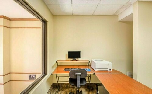 Quality Inn & Suites MidAmerica Industrial Park Area, Buchen Sie Hotel Lusta 
