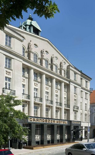 Hotel Grandezza, Book Hotel Hoteller i Sydmähren med pool, Swimmingpool