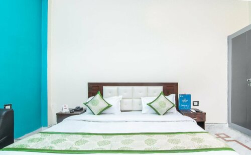 OYO 13478 Hotel Surabhi Garden, Забронировать Отель Отели Гомти Нагара с парковкой, Парковка