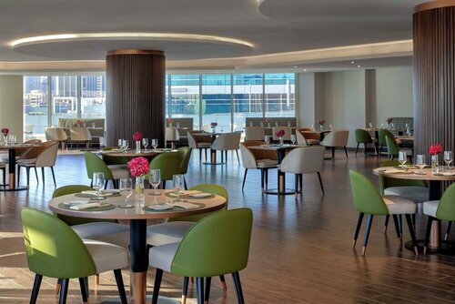 Avani Plus Palm View Dubai Hotel & Suites, Забронировать Отель Отели Эмирата Дубая с завтраком, Завтраки