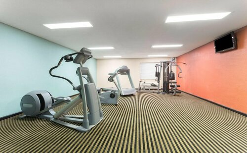 Baymont Inn and Suites Port Arthur, Book Hotel Hoteller i Groves med morgenmad, Morgenmad