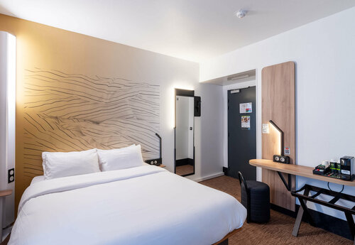 B&B HOTEL Lille Villeneuve dAscq Grand Stade 3 étoiles, Забронировать Отель «постель и завтрак» Вильнёв-д'Аск О-де-Франс, рядом с Центральная школа Лилля