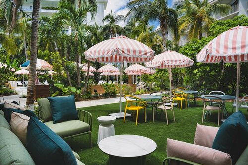 Hampton by Hilton Grand Cayman Seven Mile Beach, Varaa Hotelli George Town Grand Cayman