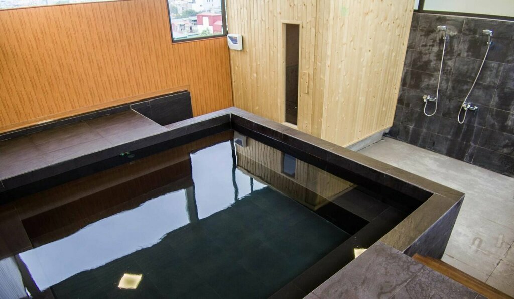 Cherry Hotel 1