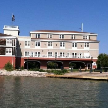 Nuks Executive Suites, Boek Hotel De Pere Wisconsin