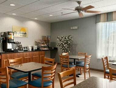 Days Inn Evans Mills/Fort Drum, Book Hotel Hoteller i New York State med morgenmad, Morgenmad