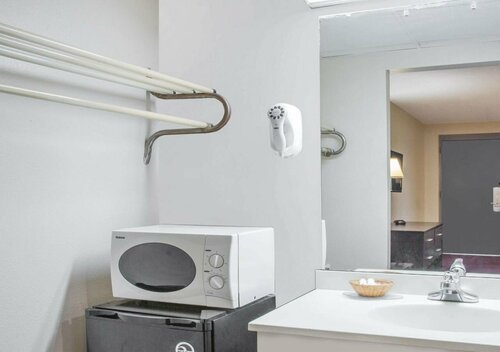 Days Inn by Wyndham Rockingham, Buchen Sie Hotel Hotels in Rockingham mit Parkplatz, Parkplätze