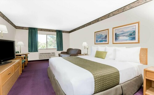 Days Inn by Wyndham Ocean Shores, Забронировать Мини-отель Мини-отели Оушен-Шорс, рядом с Семейный развлекательный центр Pacific Paradise, Мини-отель