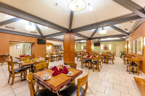 Holiday Inn Austin Midtown by IHG, Забронировать Отель Отели Остина с завтраком, рядом с Highland Shopping Center, Завтраки