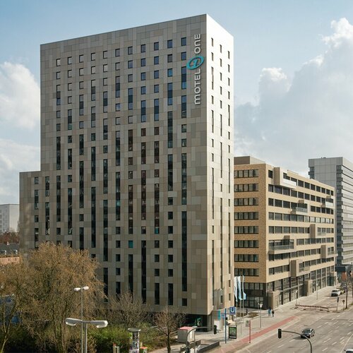 Motel One Hamburg-Alster, Book Motel Hamborg hoteller med parkering, Parkering