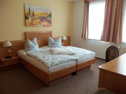 Hotel Garni zum Goldenen Ring, Book Hotel Hotels in Garz with Parking, Parking