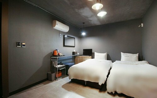 Blue Hotel, Забронировать Отель Отели Кёнсан-Намдо с парковкой, Парковка