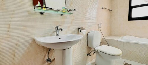 Sharjah Plaza Hotel, Забронировать Отель Отели Шарджи с парковкой, рядом с Торговый центр Sharjah Mega Mall, Парковка