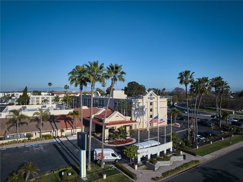 Doubletree by Hilton Buena Park, Забронировать Отель Буэна-Парк Disneyland California