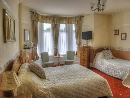 Bron Rhiw, Prenota Hotel Criccieth 