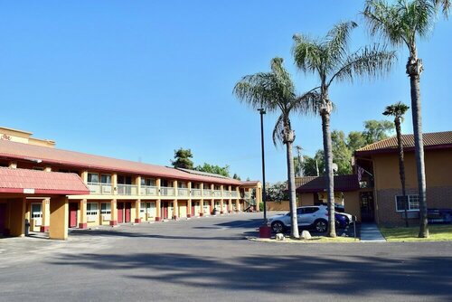 Super 8 by Wyndham Visalia, Reserva ahora Posada u hostería Visalia California