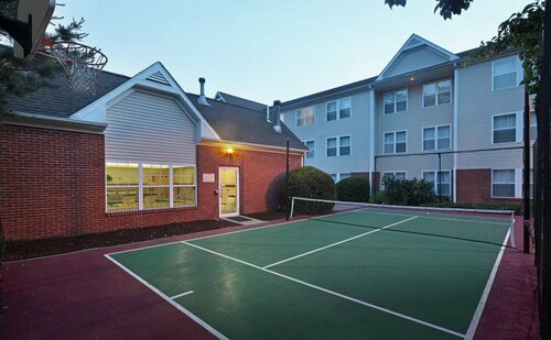 Residence Inn Mystic Groton, Забронировать Отель Отели Мистика с парковкой, рядом с Корабль Чарльза У. Моргана в морском порту Мистик, Парковка