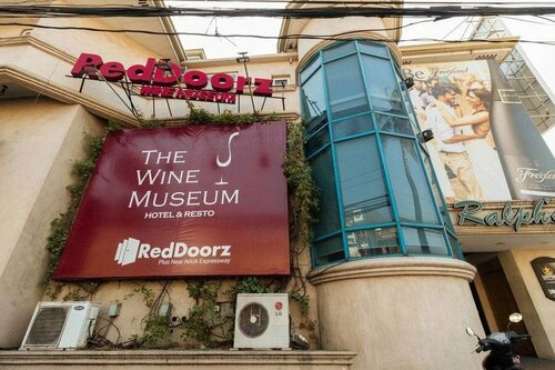 RedDoorz Plus near Naia Expressway, Забронировать Отель Пасай Столичный регион, рядом с Embassy of Japan