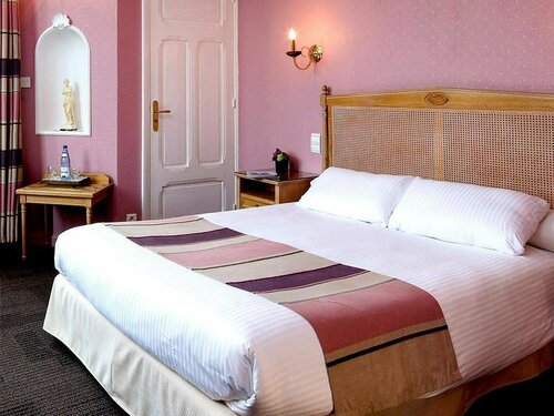 Hostellerie du Château d'As, Book Hotel Hoteller i Burgund med parkering, Parkering