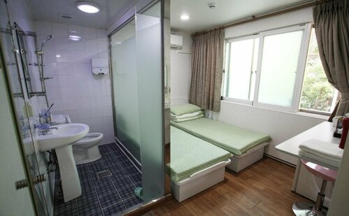 Namsan Guest House 3, Забронировать Гостевой дом Отели Сеула с парковкой, рядом с Главный офис компании Kumho Petrochemical, Парковка