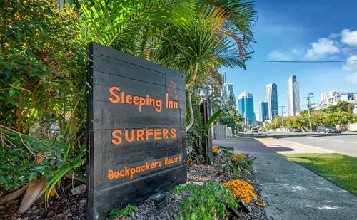 Surf Inn Boutique Backpackers - FREE BREAKFAST, Забронировать Хостел Недорогие отели Голд-Кост, рядом с City of Gold Coast Council, недорого