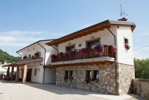 Agriturismo Al Vecchio Portico, Забронировать Фермерский дом Отели Нимис с парковкой, Парковка