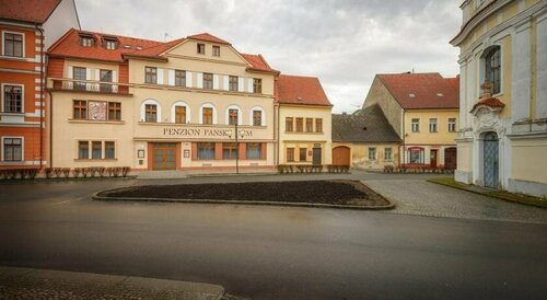 Penzion Panský Dům, Book Hotel Hoteller i Central Bohemia med parkering, Parkering