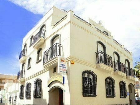 Hostal San Andres, Забронировать Отель Отели в центре Карбонерас, в центре