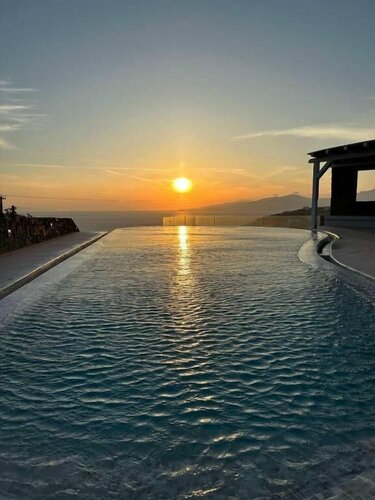 White Rock Suites & Villas, Забронировать Отель Отели Агиос Стефанос с парковкой, рядом с Пляж Агиос Стефанос, Парковка