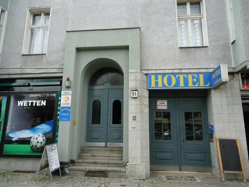 Adam, Rezervați Hotel Charlottenburg Berlin