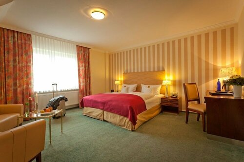 Hotel Weyer, Забронировать Отель Отели Бад-Нойенар-Арвайлер 3 звезды, рядом с Kletterpark Bad Neuenahr, 3*