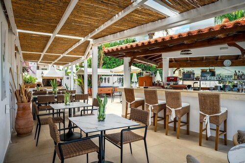 Malia Mare Hotel, Varaa Hotelli Malia Rethymnon