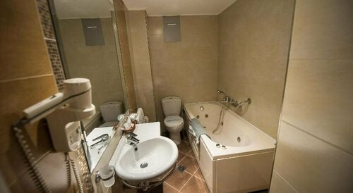 Hotel Olympos, Varaa Hotelli Pýrgos Diroú 