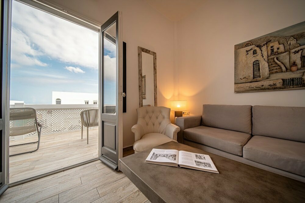 Aqua Luxury Suites by NOMÉE Hospitality Group