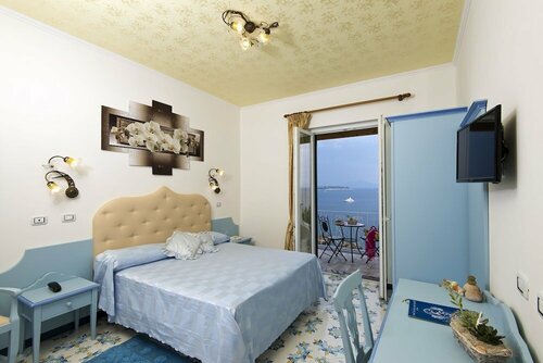 Hotel Giardino Delle Ninfe E La Fenice, Varaa Hotelli Hotellit Ischia uima-altaalla, Uima-allas