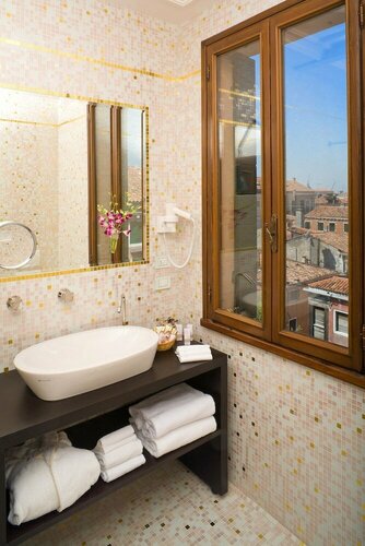 Hotel Palazzo Stern, Забронировать Отель Бизнес-отели Венеции, рядом с Театр Россини, 4* 5*