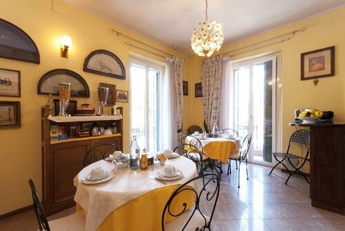 Ad Centrum B&B di Fraccaroli Fabio, Забронировать Отель «постель и завтрак» Отели Вероны с завтраком, рядом с Церковь Св. Лаврентия Великого, Завтраки