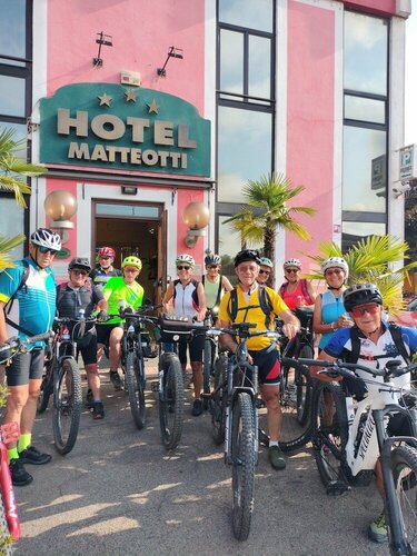 Hotel Matteotti, Забронировать Отель Отели в центре Верчелли, в центре, Парковка