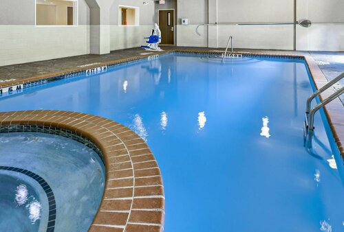Holiday Inn Express Hotel & Suites Kilgore by IHG, Rezervați Hotel Kilgore Texas