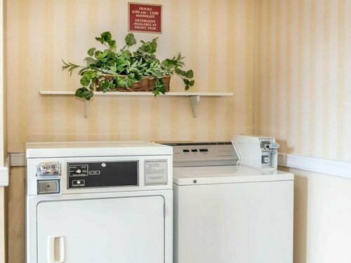 Quality Inn & Suites Near Amish Country, Забронировать Отель Рашвилл Индиана